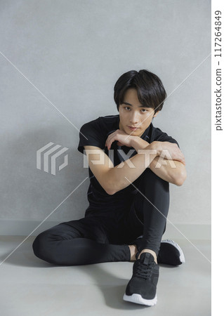 Man wearing sportswear 117264849