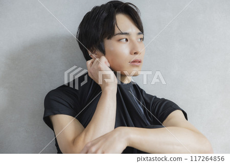 Man wearing sportswear 117264856