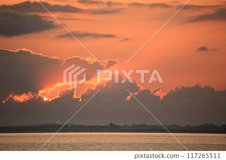 島根縣松江市的橘色日出天空 島根縣松江市的橘色日出天空 117265511