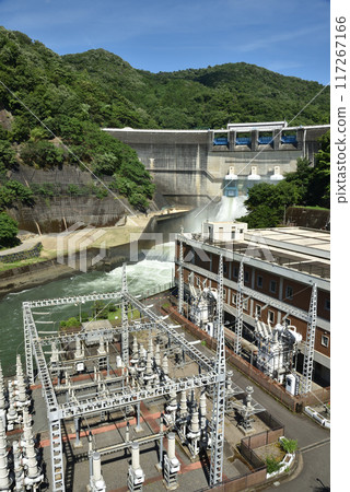 天瀨發電廠和天瀨大壩放水 天瀨發電廠和天瀨大壩放水 117267166