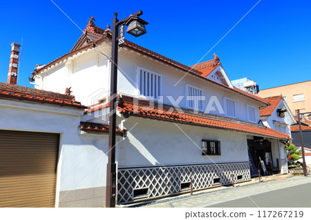 [Hiroshima Prefecture] A sunny day on Saijo Sake Brewery Street 117267219