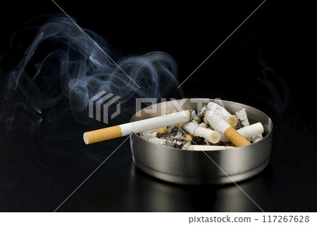 失火(火)和吸煙的形象 失火(火)和吸煙的形象 117267628