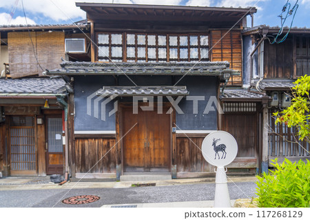 Naramachi Genrin-incho: A charming streetscape 117268129