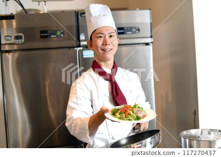 Young asian male chef serving food 117270437