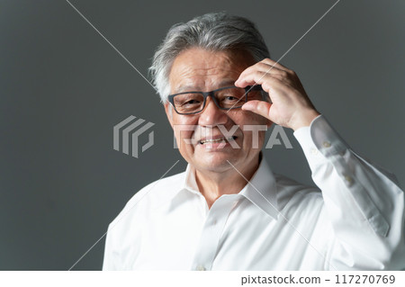 Senior man gray background Senior man gray background 117270769