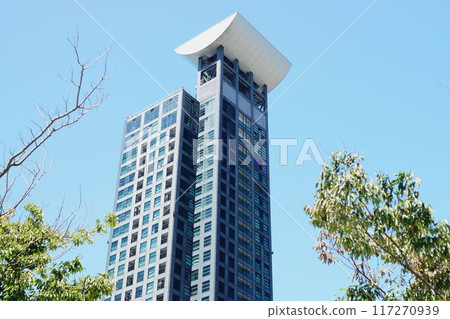 A building towering over Mojiko Retro A building towering over Mojiko Retro 117270939