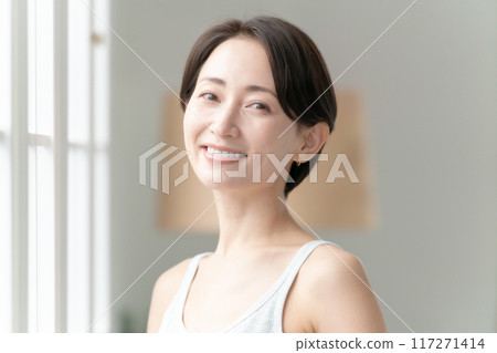 Middle-aged woman, beauty, sunshine Middle-aged woman, beauty, sunshine 117271414