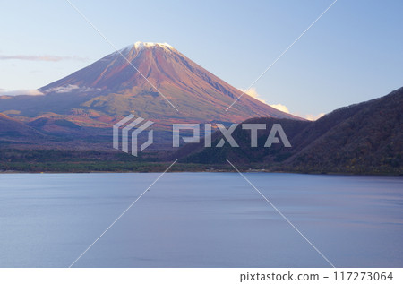 秋天的本棲湖和富士 秋天的本棲湖和富士 117273064