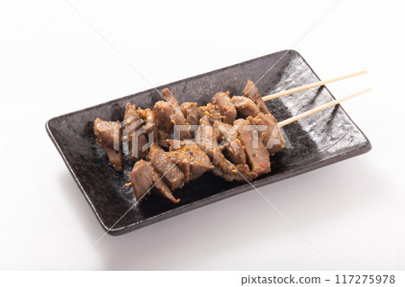 Beef tongue skewers (grilled with miso) 117275978