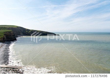 A coastline of gravel and a cove with cliffs formed by seawater erosion. On the outskirts of South Wales. 117276496