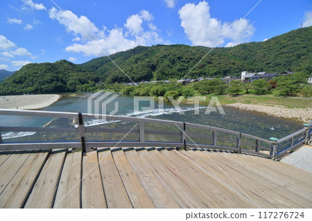 日本三大奇橋之一的錦帶橋,從錦帶橋上眺望的景色 日本三大奇橋之一的錦帶橋,從錦帶橋上眺望的景色 117276724