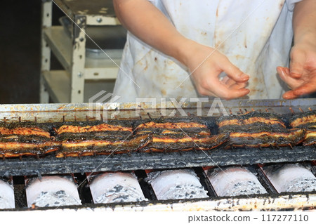 Grilled eel - An eel chef grilling kabayaki Grilled eel - An eel chef grilling kabayaki 117277110