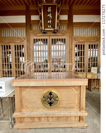 [Aomori Prefecture] The mysterious front of the worship hall of Kabushima Shrine 117278275