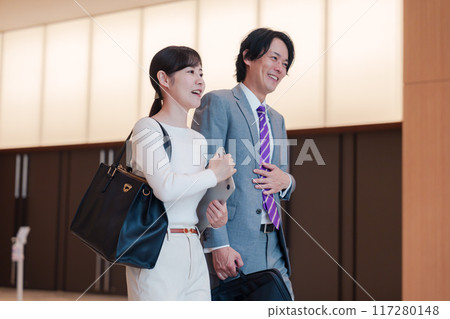 A business person in charge of sales going out A business person in charge of sales going out 117280148