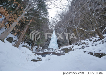 Daizen Falls (Kitaaiki Village, Nagano Prefecture) Midwinter frozen waterfall scenery Daizen Falls (Kitaaiki Village, Nagano Prefecture) Midwinter frozen waterfall scenery 117280382
