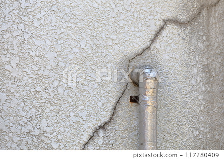 Deterioration of concrete walls: cracks Deterioration of concrete walls: cracks 117280409