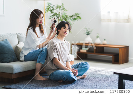 Couple lifestyle 117280500