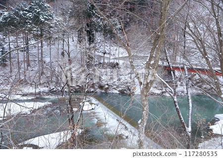Kiso River in winter (Tomoebuchi, Hiyoshi, Kiso Town, Nagano Prefecture) Kiso River in winter (Tomoebuchi, Hiyoshi, Kiso Town, Nagano Prefecture) 117280535