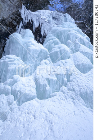 Frozen iceberg (Kiyotaki, Otaki Village, Nagano Prefecture) 117280543