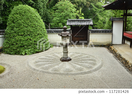 天雲院石燈籠(靈明殿前) 天雲院石燈籠(靈明殿前) 117281426