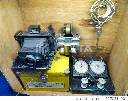 old cameras and video cameras 117281430