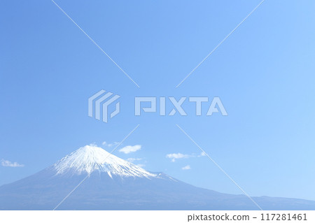 Mt. Fuji wearing snow 117281461