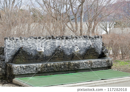 Water drawing station (Fujiyoshida City, Yamanashi Prefecture) 117282018