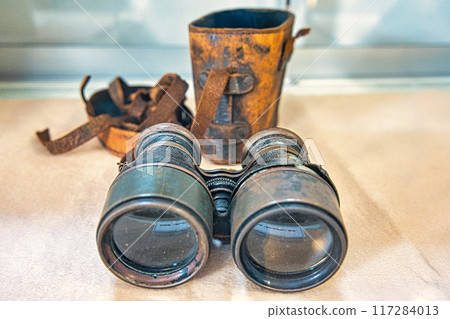 Retro binoculars Retro binoculars 117284013