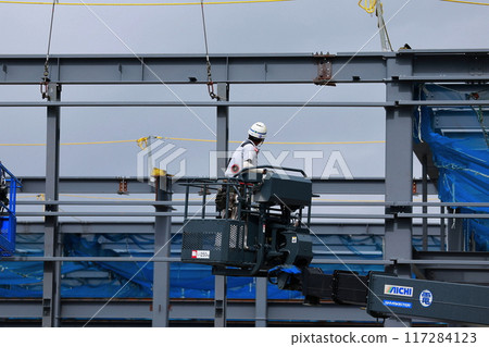 High-altitude worker: A person who works at high altitudes High-altitude worker: A person who works at high altitudes 117284123