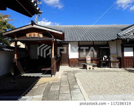 福院是位於奈良縣奈良市高畠町的真言宗律宗寺廟,山名春日山,由大正時期的三谷光嚴僧人復興。 福院是位於奈良縣奈良市高畠町的真言宗律宗寺廟,山名春日山,由大正時期的三谷光嚴僧人復興。 117286319