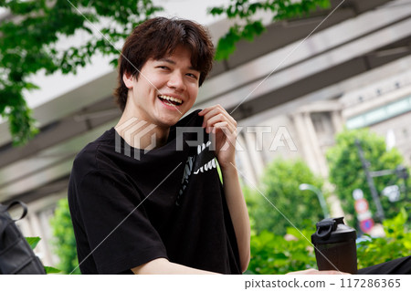 男人擦汗 117286365