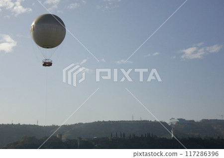 格魯吉亞第比利斯綠色和平橋里克公園的機械氣球 117286396