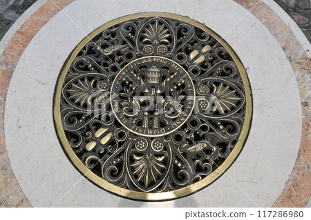 梵蒂岡城聖彼得大教堂的地板 117286980