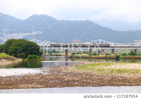 Kabe Line 227 series (4-car train: Hiroshima to Akikameyama) crossing the Ota River Kabe Line 227 series (4-car train: Hiroshima to Akikameyama) crossing the Ota River 117287054