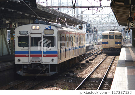 [JR-B]神部線105系列4門車（廣島⇔神部） 117287123