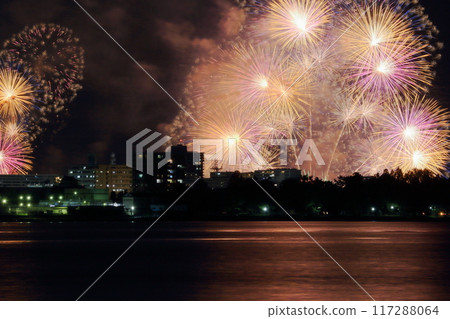 Scenery of the fireworks display at Lake Biwa 117288064
