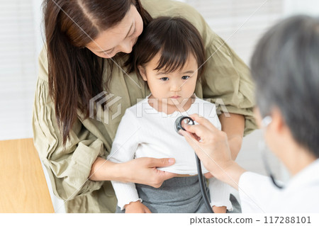 Pediatrics, Face-to-face, Parent and child, Stethoscope Pediatrics, Face-to-face, Parent and child, Stethoscope 117288101