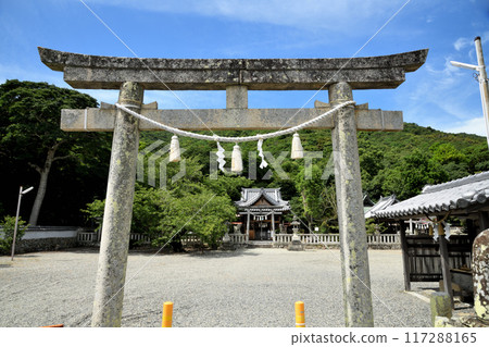 Misaki Shrine (Holy Hall and Torii Gate) [Mihama-cho, Hidaka-gun, Wakayama Prefecture] 117288165