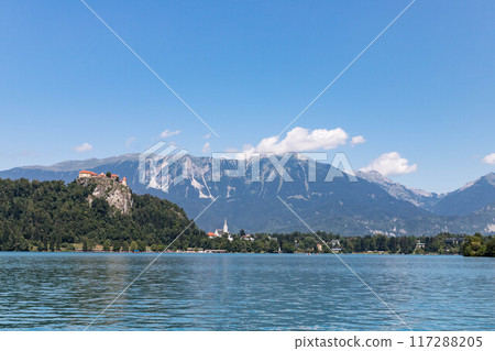 從斯洛維尼亞湖上看布萊德城堡 117288205