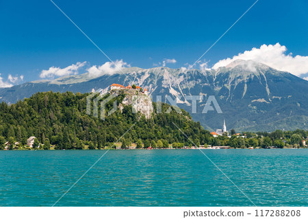 從斯洛維尼亞湖上看布萊德城堡 117288208