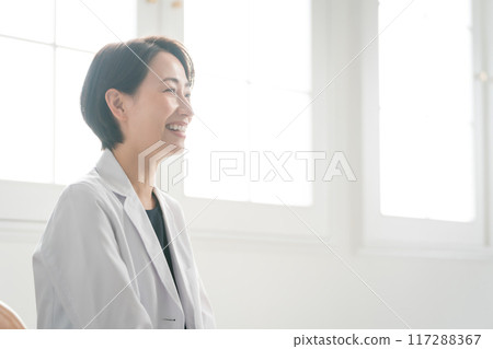 Woman in white coat counseling face-to-face 117288367