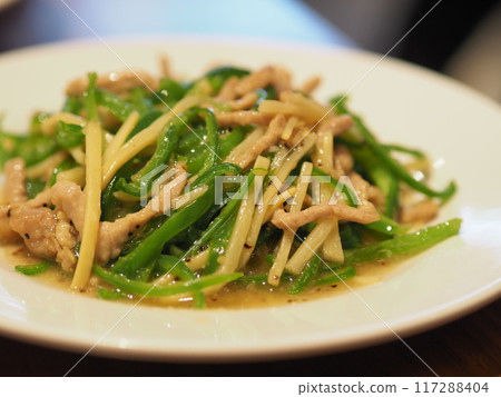 白盤上的 Chinjao 腰肉 白盤上的 Chinjao 腰肉 117288404