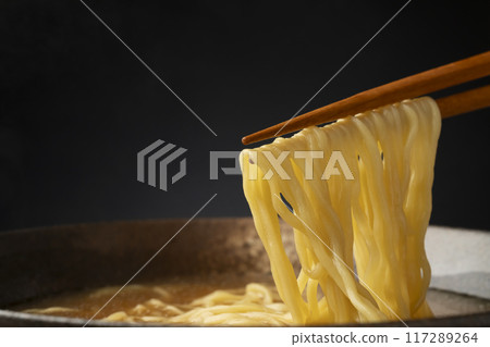 拉麵：用筷子夾起麵條 117289264