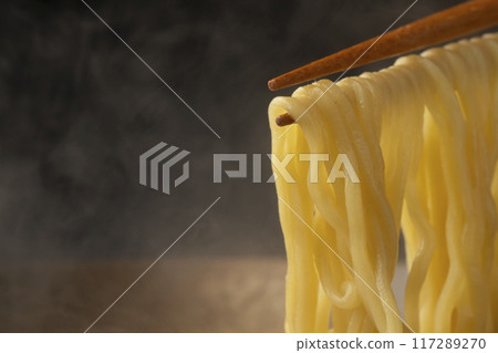 拉麵：用筷子夾起麵條 117289270