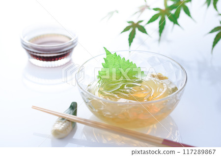 Summer taste: Tokoroten (white background) 117289867