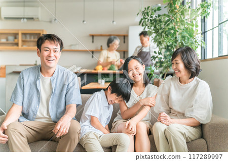 Smiling, friendly family of four (family photo) Smiling, friendly family of four (family photo) 117289997