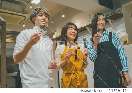 理髮師 美髮師 美女藝術家 117291514