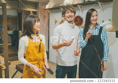 理髮師 美髮師 美女藝術家 117291515