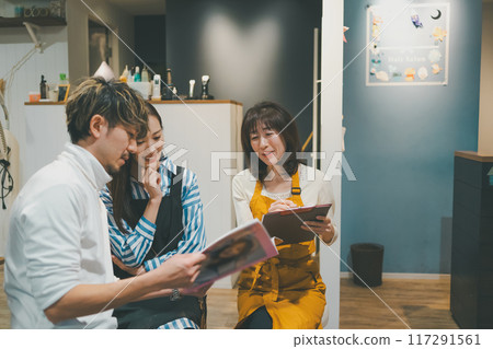 hairdressing salon, practicing, practise 117291561