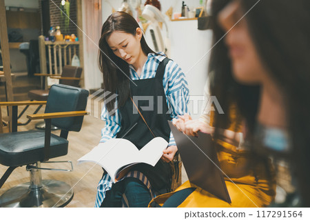 hairdressing salon, practicing, practise 117291564